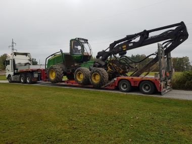 LKW-Fahrer für Maschinentransport